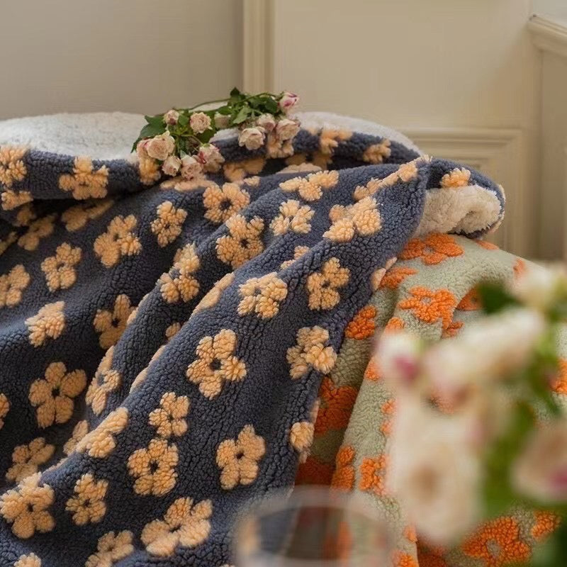 Soft Fluffy Sherpa Fleece Blanket With Elegant Flower