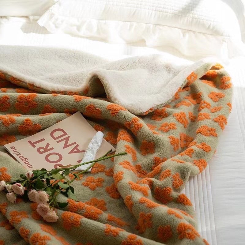 Soft Fluffy Sherpa Fleece Blanket With Elegant Flower