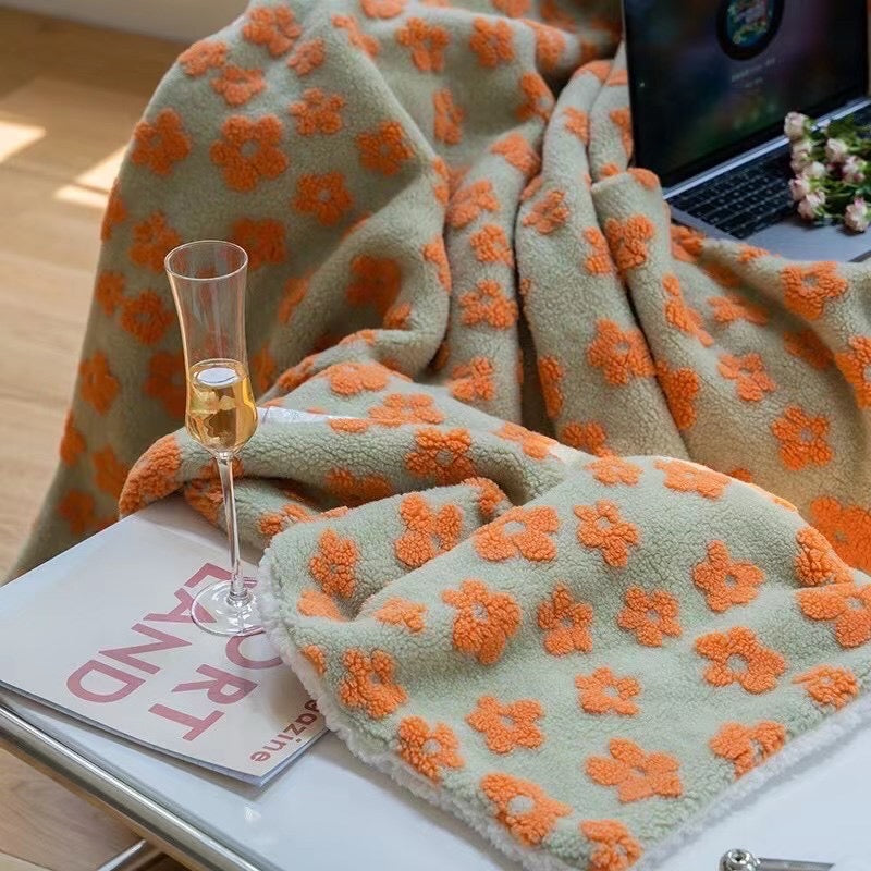 Soft Fluffy Sherpa Fleece Blanket With Elegant Flower