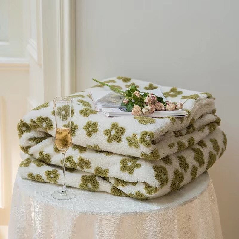 Soft Fluffy Sherpa Fleece Blanket With Elegant Flower