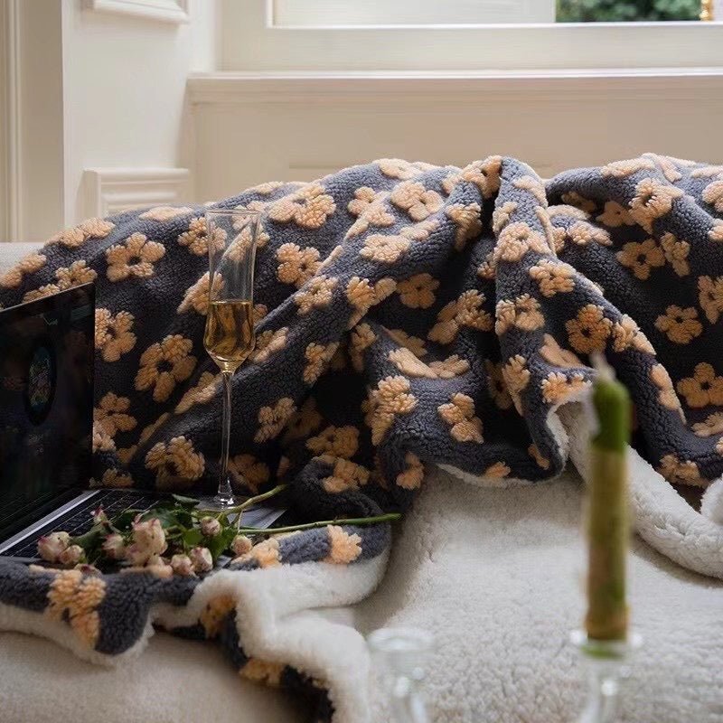 Soft Fluffy Sherpa Fleece Blanket With Elegant Flower