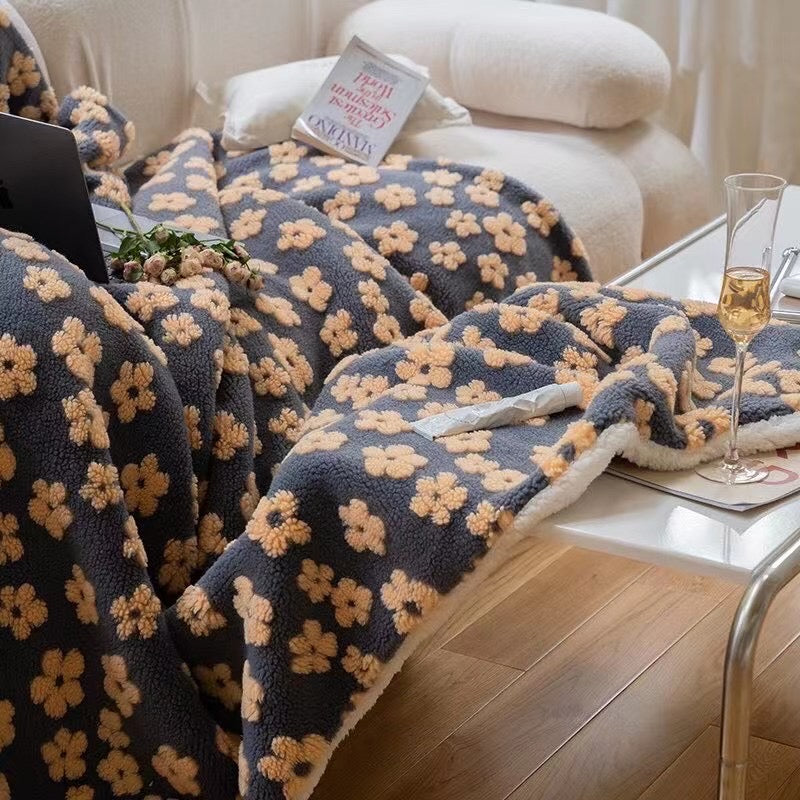 Soft Fluffy Sherpa Fleece Blanket With Elegant Flower